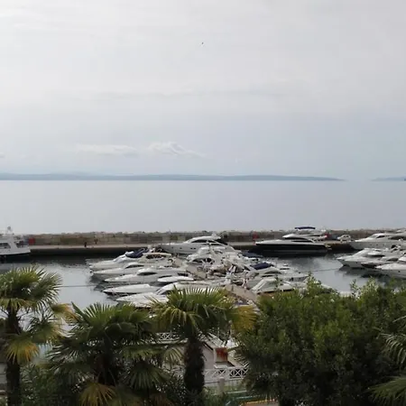 With A Parking Space Icici, Opatija - 7988 דירה